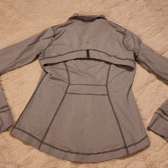 Like-New Lululemon Athletica Define Jacket Sz 6 - Picture 11 of 11